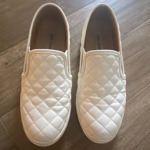 Steve Madden White ecentrcq slip on